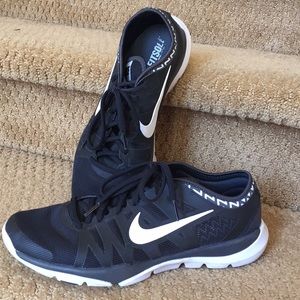 Nike women’s fitsole cross trainer shoes
